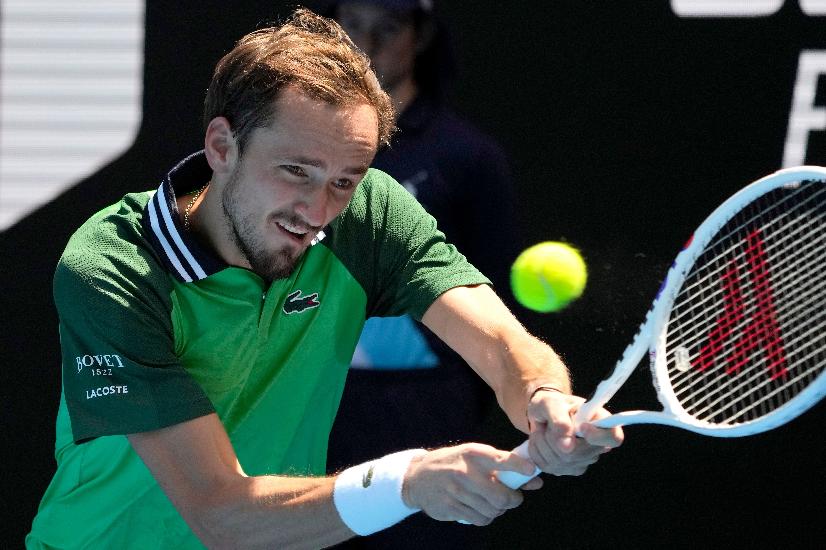 Фанаты осудили Медведева после поражения на Roland Garros