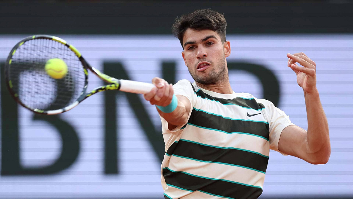 Карлос Алькарас на отказе соперника вышел в финал Roland Garros 