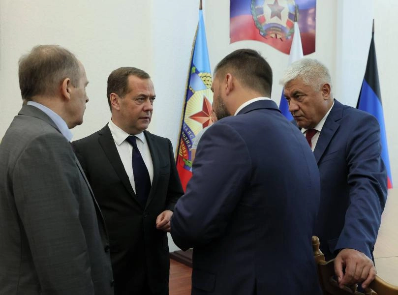 Гашек испугался Медведева. Чех обвинил экс-президента России в угрозах убийством
