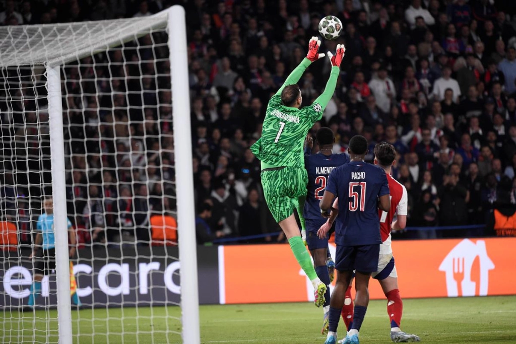 48-arsenal-donnarumma.jpg