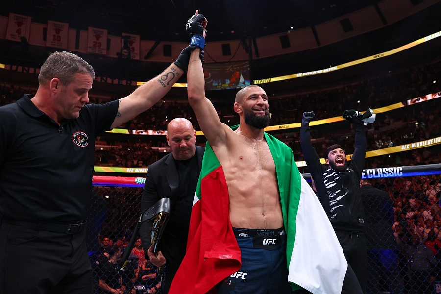 Хамзат Чимаев уничтожил Дрикуса дю Плесси и стал чемпионом UFC